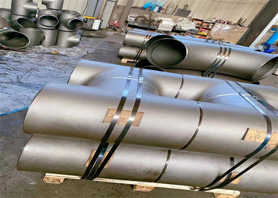 Kohlenstoffstahl-T-Stück Dn15-Dn12000 A234 WPB Schwarzes, das T-Stück Geschlechtskrankheit verringert