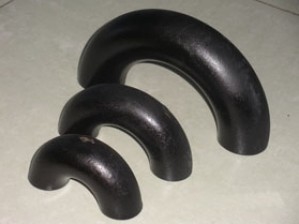 Schwarz lackierte Stahlrohrbögen für Erdöl